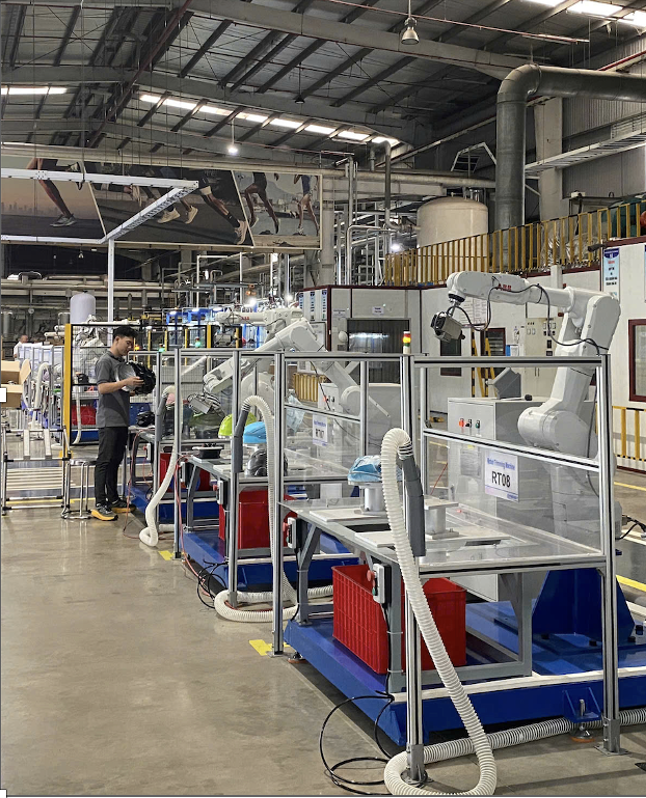 Robotic CNC trimming line